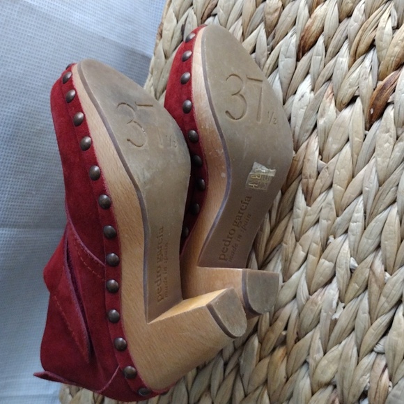 Pedro Garcià red suede studded ankle booties 37.5 - Picture 9 of 11